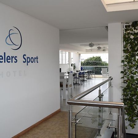 Hotel Travelers Sport Cali Extérieur photo